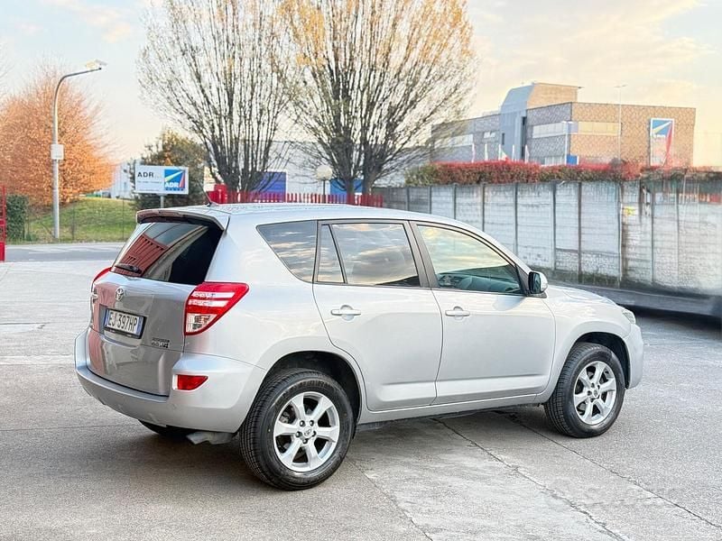Usata Toyota RAV4 150 CV (110 kW) 2011 Grigio SUV