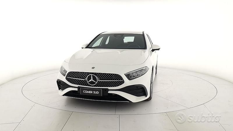 Usata Mercedes A180 AMG Line Premium 116 CV (85 kW) 2024 Bianco Berlina