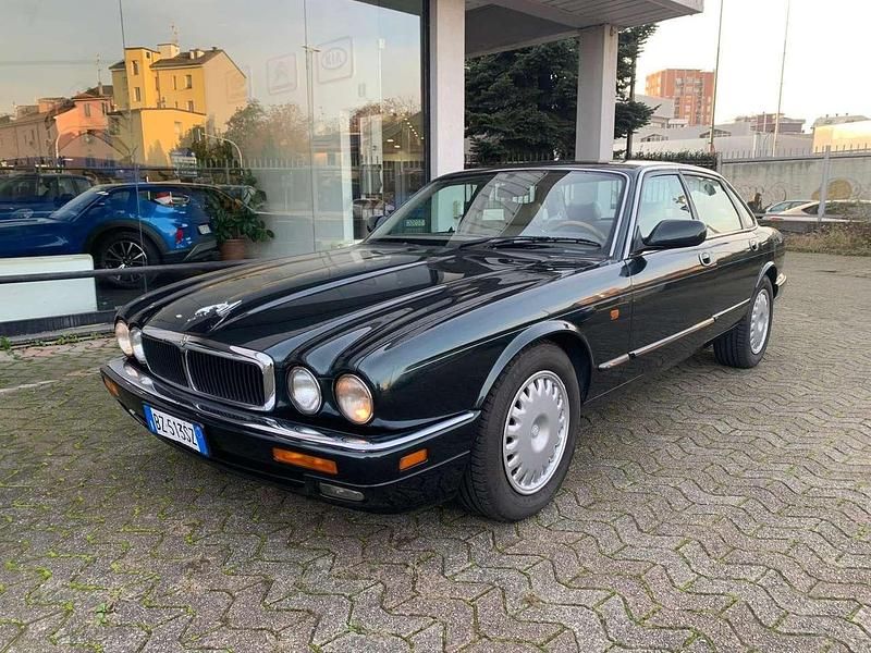 Verde Usata 1996 Jaguar XJ6 Tre volumi | 8400 € - Immagine 1/4