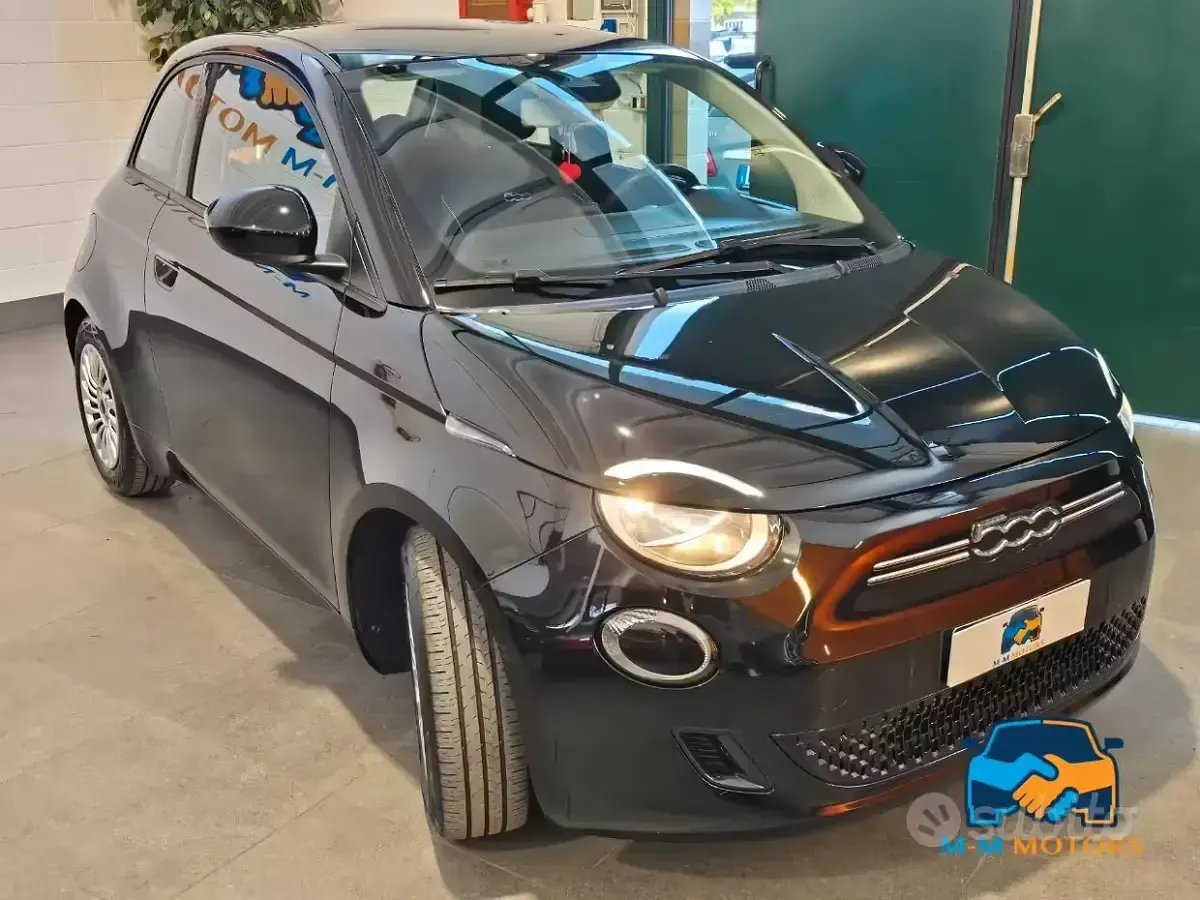Używany Fiat 500e Action 42 kW (58 KM) 2022 Czarny Sedan/Limuzyna