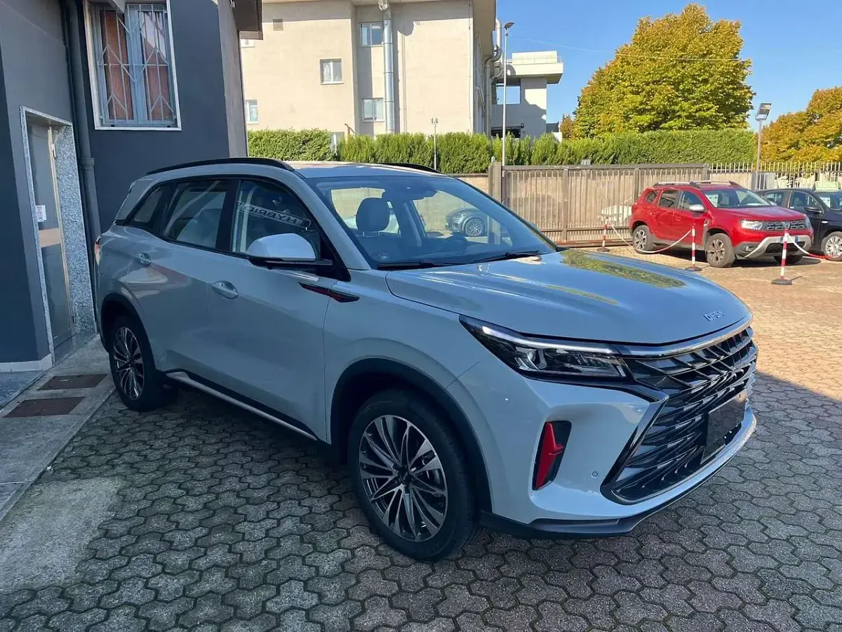 Nuova DFSK Fengon 177 CV (130 kW) 2026 Verde salvia metallizzato SUV