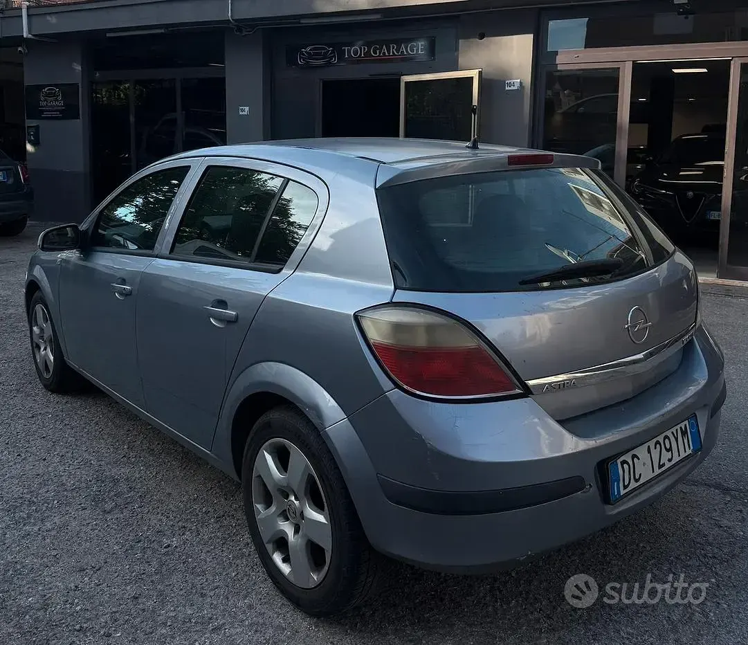 Usata Opel Astra 101 CV (74 kW) 2006 Grigio Berlina