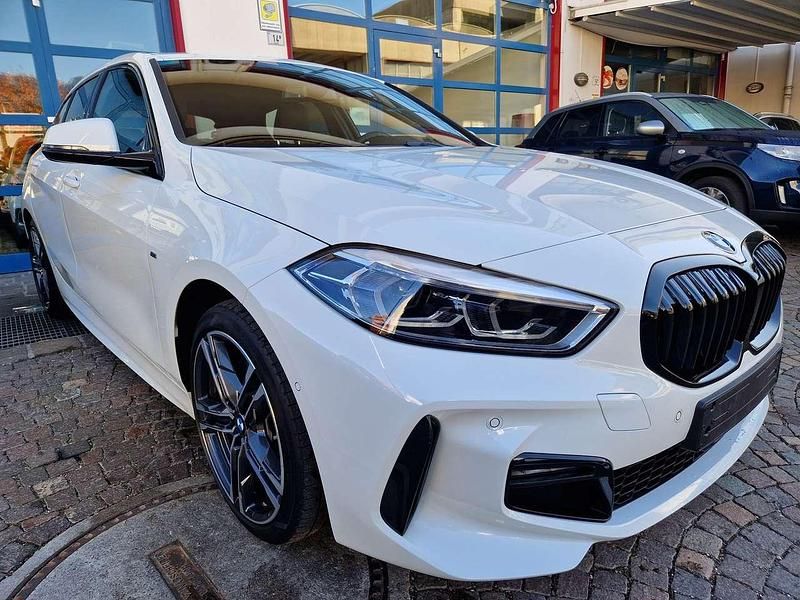 Usata BMW 120 M Sport 190 CV (139 kW) 2019 Alpinweiss iii Utilitaria