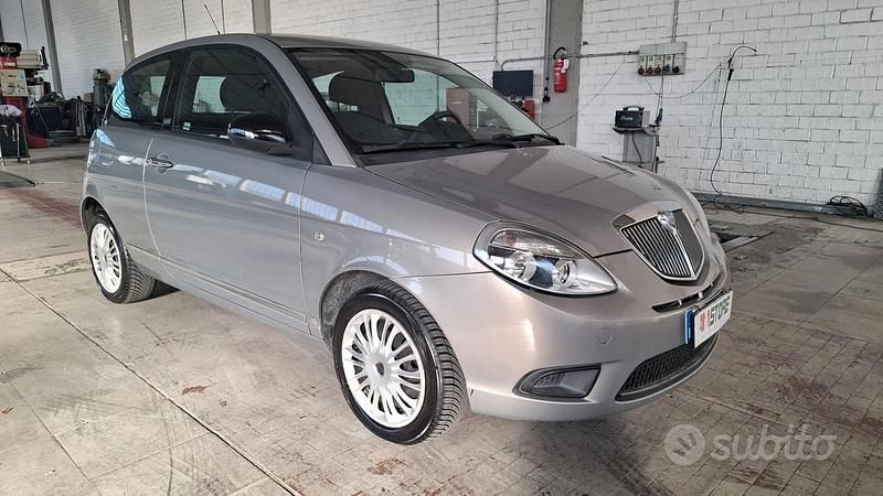 Usata Lancia Ypsilon 69 CV (50 kW) 2011 Marrone Utilitaria