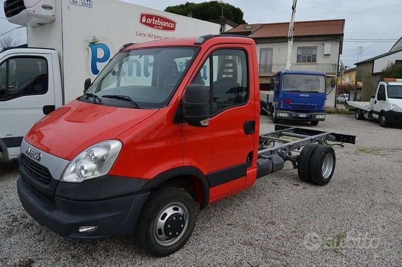 Usata Iveco Daily 126 CV (92 kW) 2014 Rosso