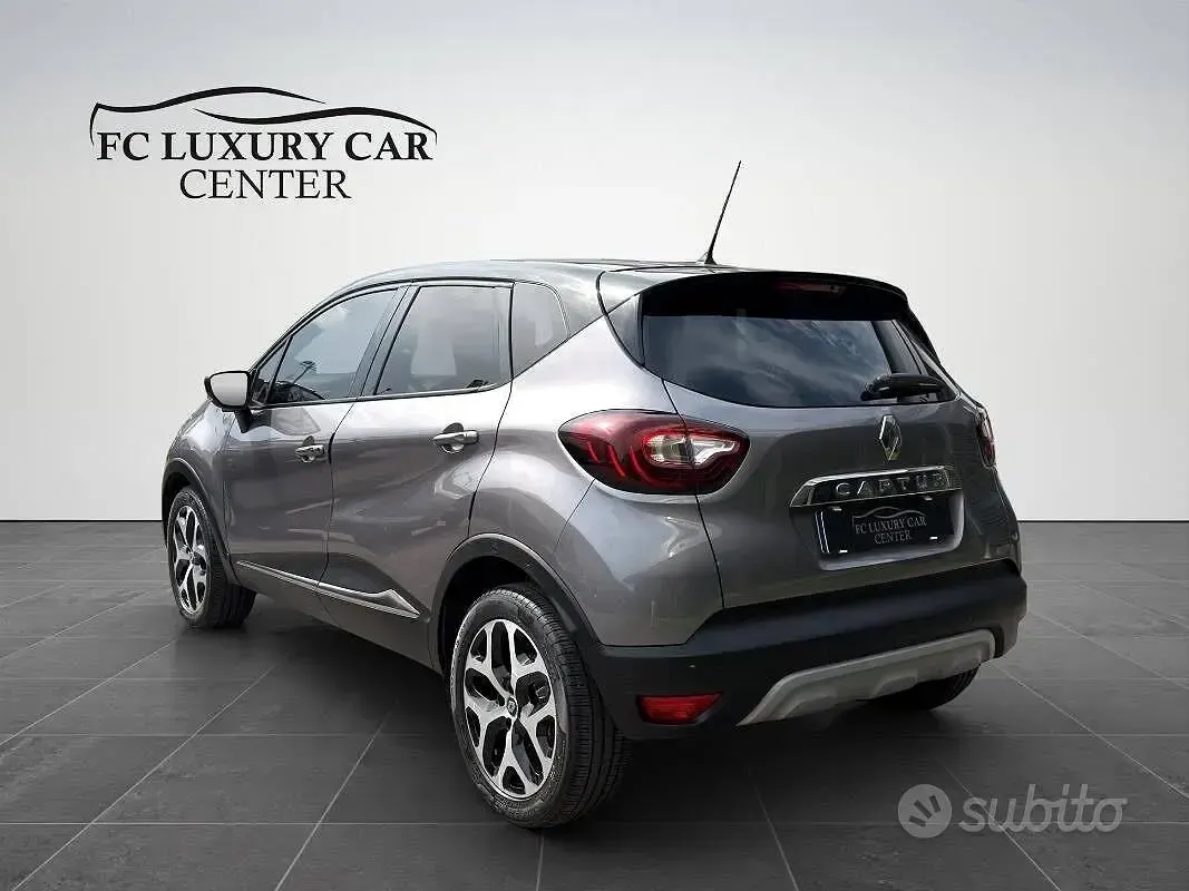 Usata Renault Captur 90 CV (66 kW) 2019 Grigio SUV