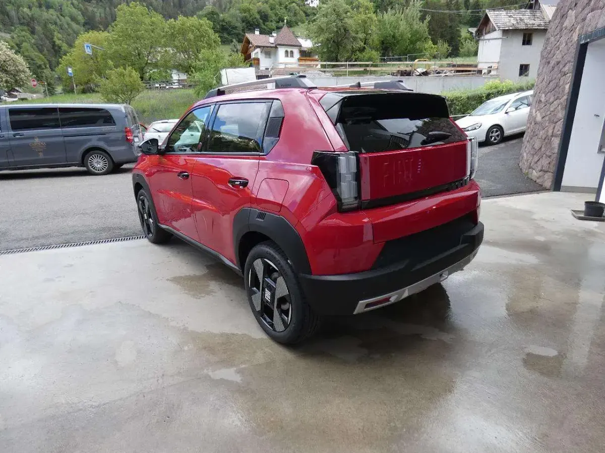 Nuova Fiat Grande Panda La Prima 101 CV (74 kW) 2026 Rosso Utilitaria