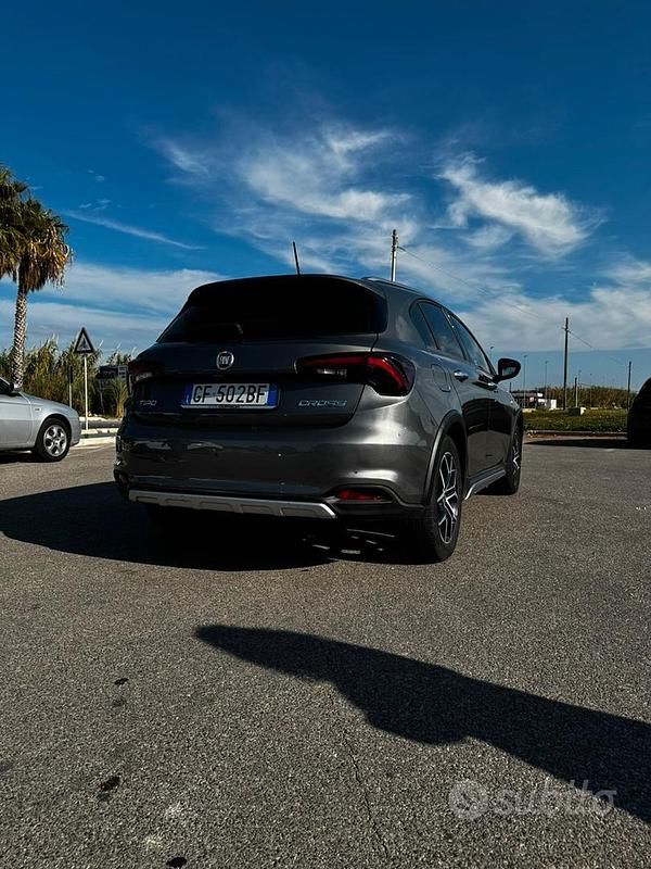 Usata Fiat Tipo Cross 101 CV (74 kW) 2020 Grigio Berlina