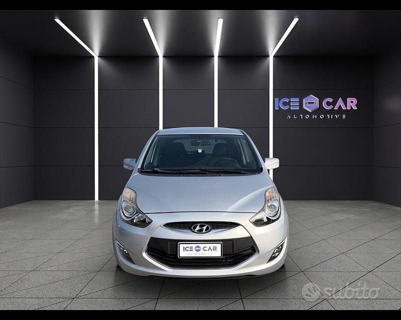Usata Hyundai ix20 Comfort 77 CV (56 kW) 2011 Gray Utilitaria
