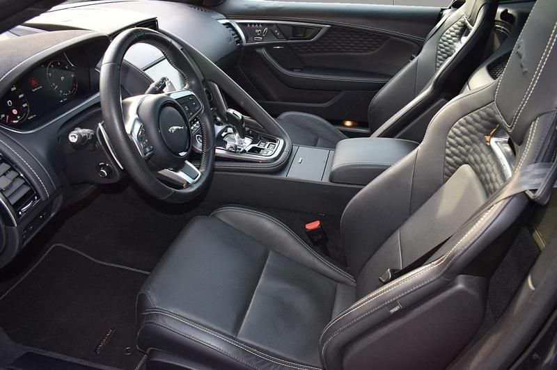 Usata Jaguar F-Type First Edition 300 CV (220 kW) 2020 Santorini black