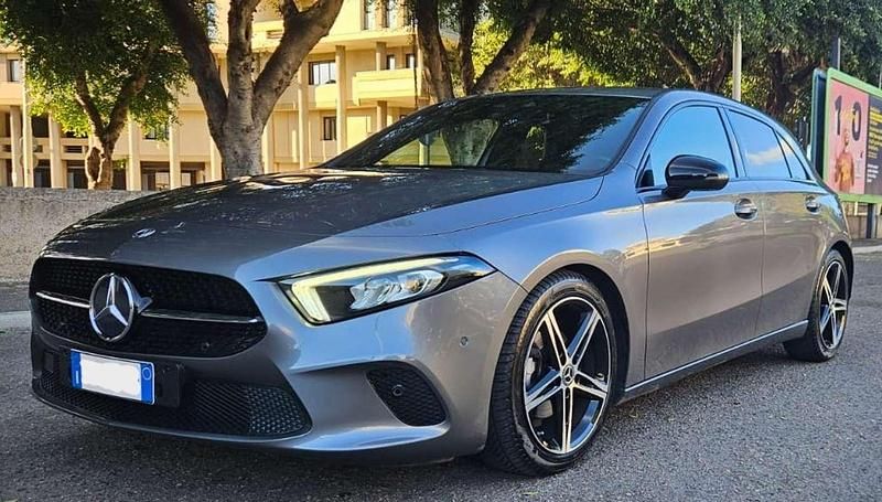 Usata Mercedes A180 Edition 116 CV (85 kW) 2019 Grigio Berlina