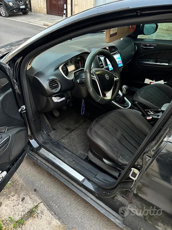 Usata Lancia Delta 120 CV (88 kW) 2009 Nero Utilitaria