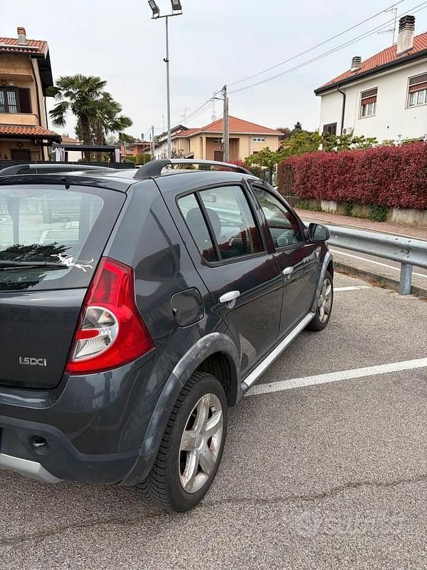 Usata Dacia Sandero Stepway 90 CV (66 kW) 2011 Grigio Berlina