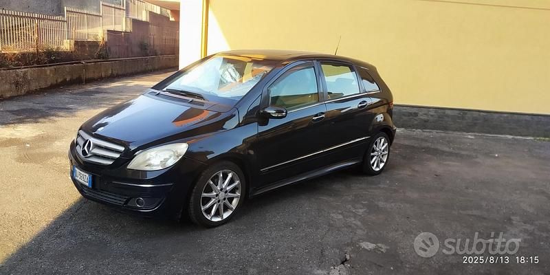 Usata Mercedes B200 140 CV (102 kW) 2007 Nero Monovolume