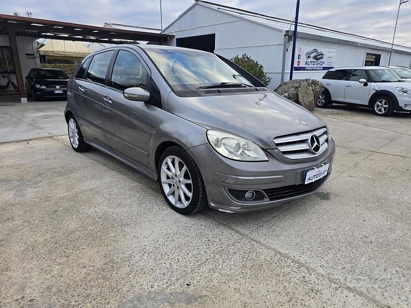 Usata Mercedes B200 140 CV (102 kW) 2007 Grigio Monovolume