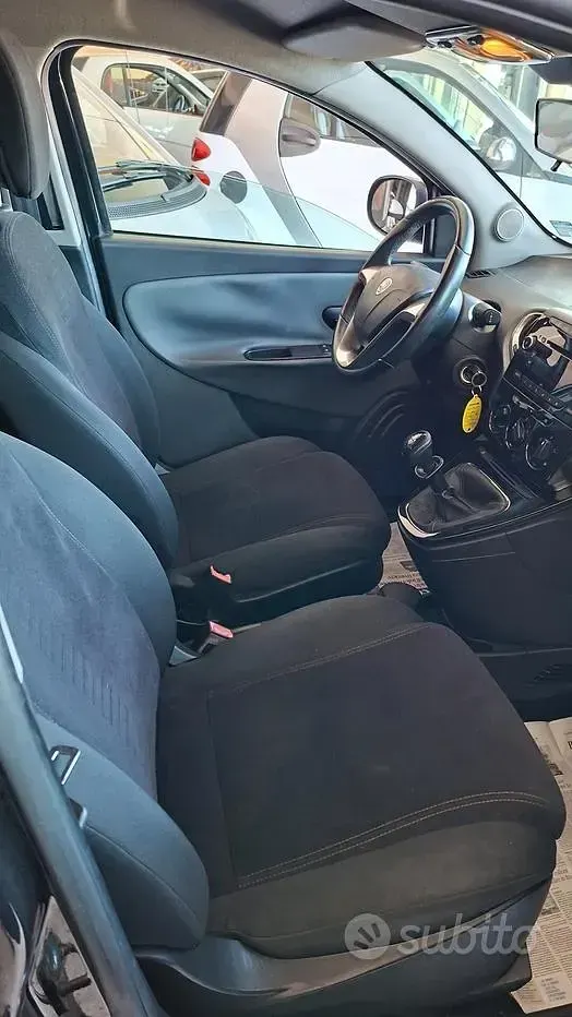 Usata Lancia Ypsilon Gold 69 CV (50 kW) 2014 Nero Utilitaria