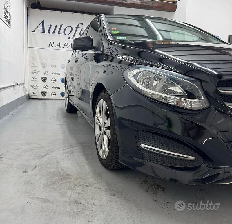 Begagnad Mercedes B200 Premium 136 HK (100 kW) 2017 Svart Minibuss