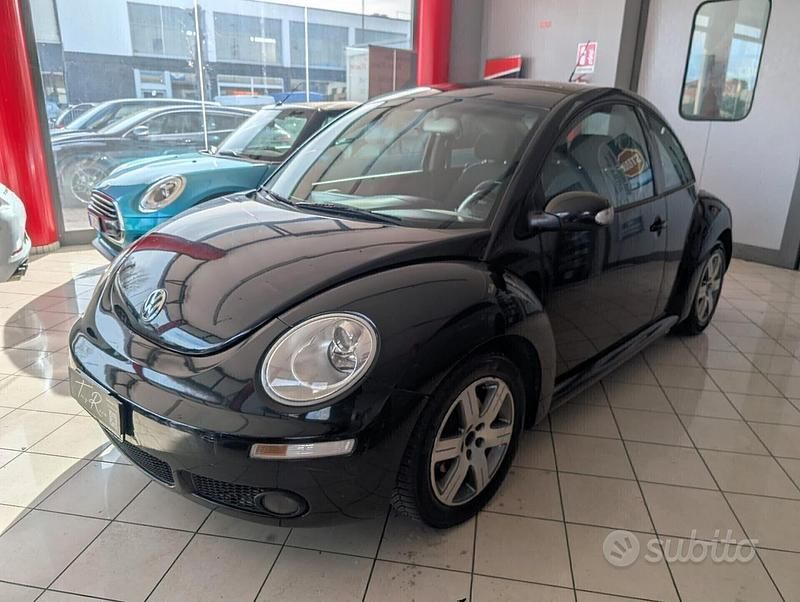 Usata VW New Beetle 105 CV (77 kW) 2007 Nero Utilitaria