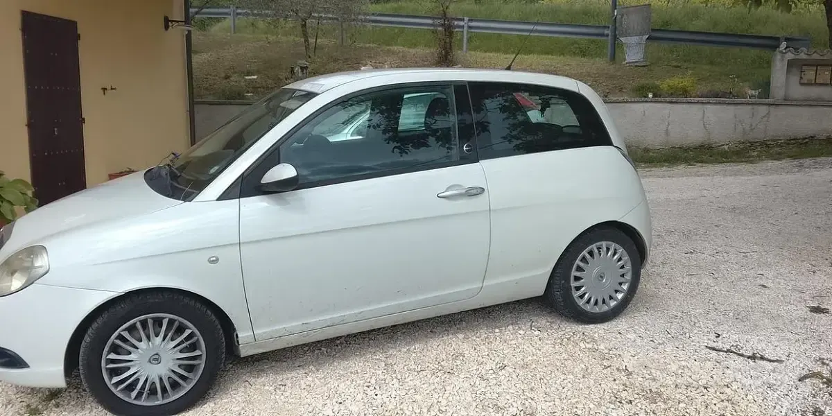 Usata Lancia Ypsilon 77 CV (56 kW) 2009 Bianco Utilitaria