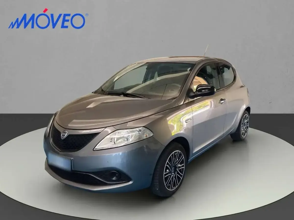 Usata Lancia Ypsilon Gold 69 CV (50 kW) 2018 Grigio Utilitaria