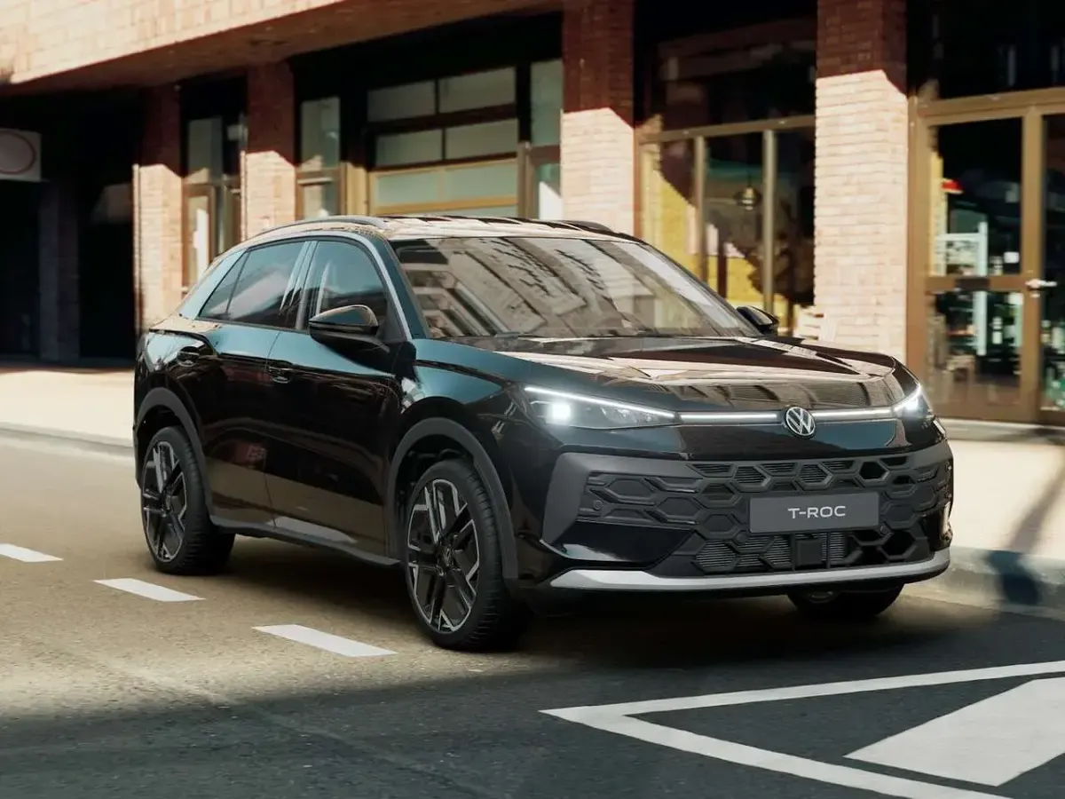Nuova VW T-Roc Style 116 CV (85 kW) 2026 Grenadill black metallizzato SUV