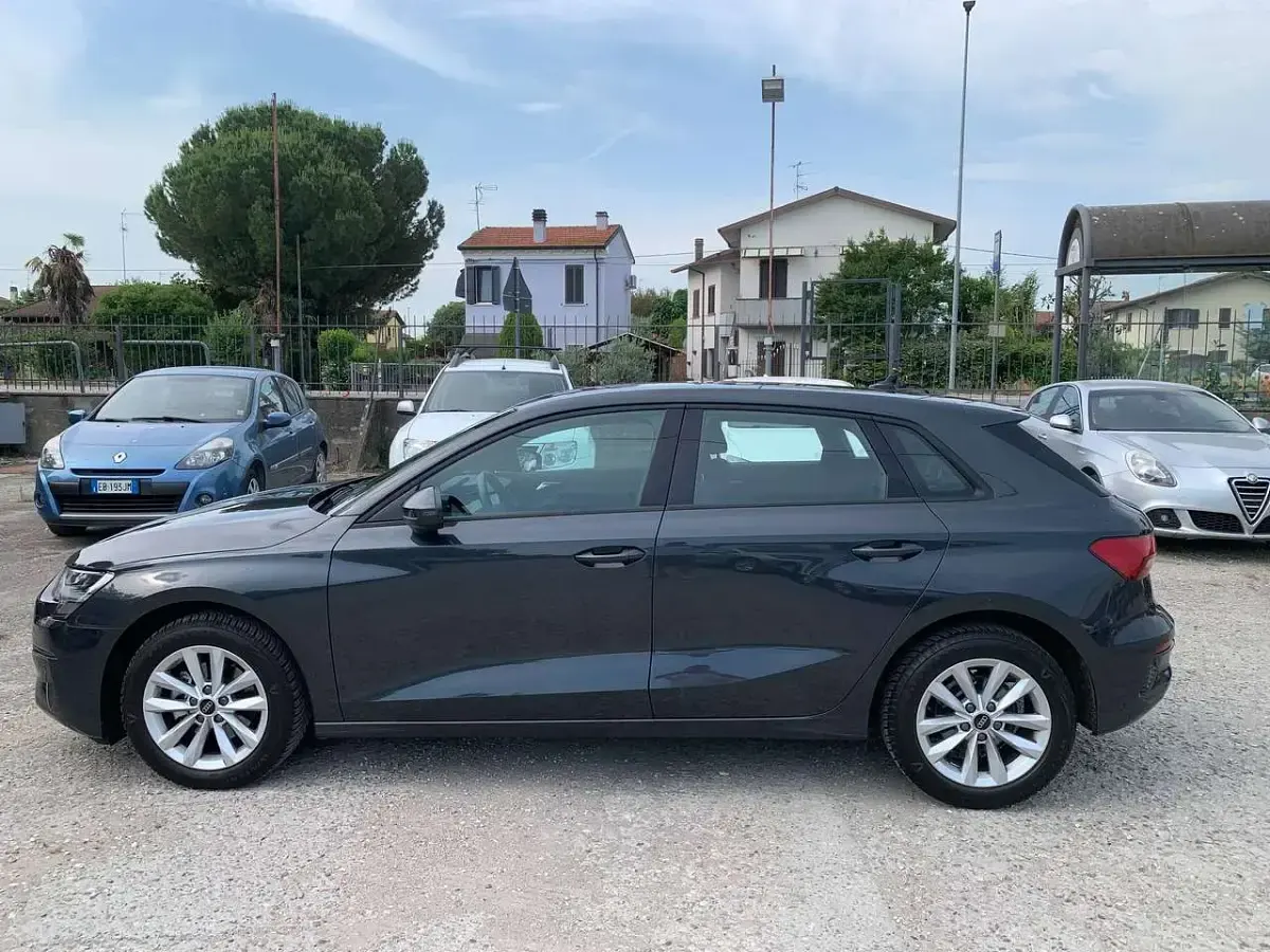 Usata Audi A3 116 CV (85 kW) 2023 Grigio manhattan Berlina