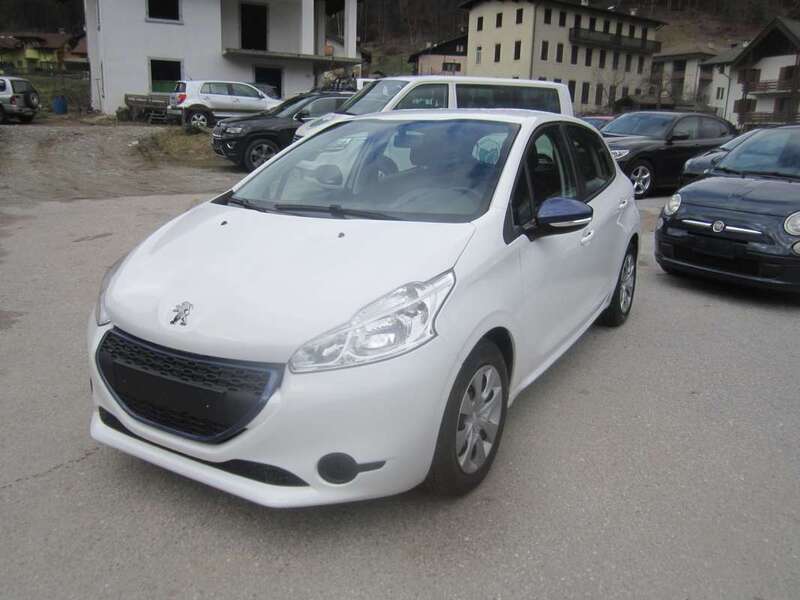 Usato 2014 Peugeot 208 1.0 Benzin 68 CV (8.400 €)