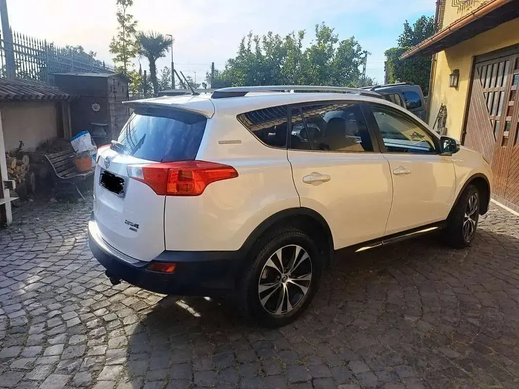 Usata Toyota RAV4 Lounge 150 CV (110 kW) 2014 Bianco SUV