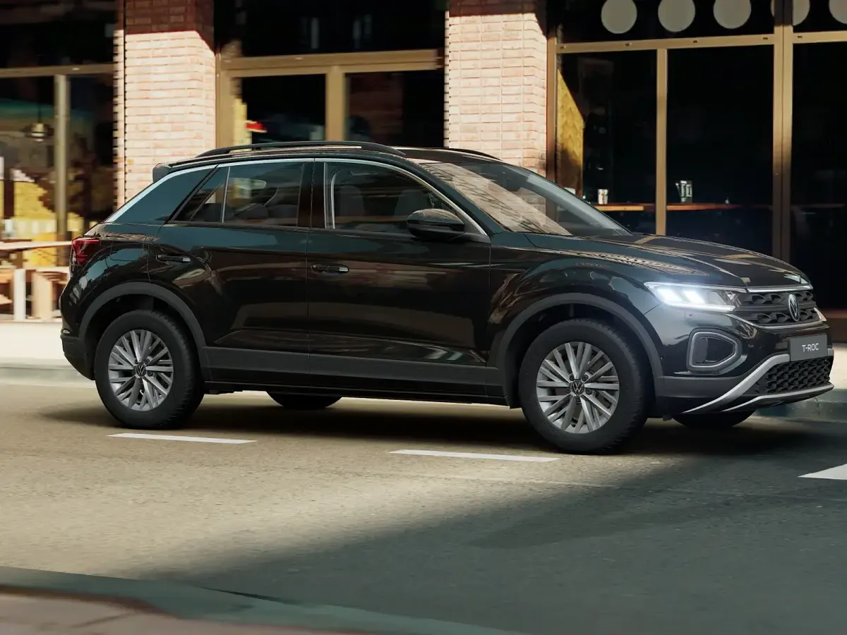 Usata VW T-Roc Life 116 CV (85 kW) 2025 Deep black perlato SUV