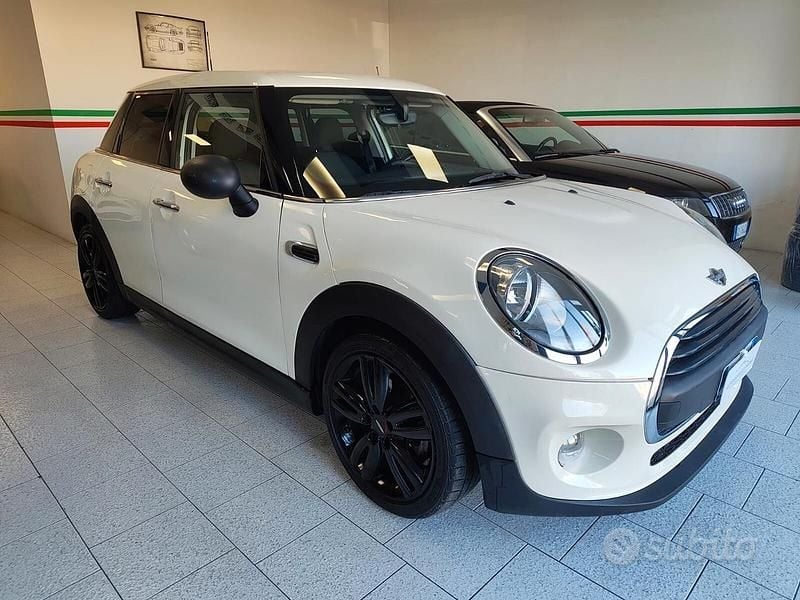 Usata Mini ONE 75 CV (55 kW) 2016 Beige Utilitaria