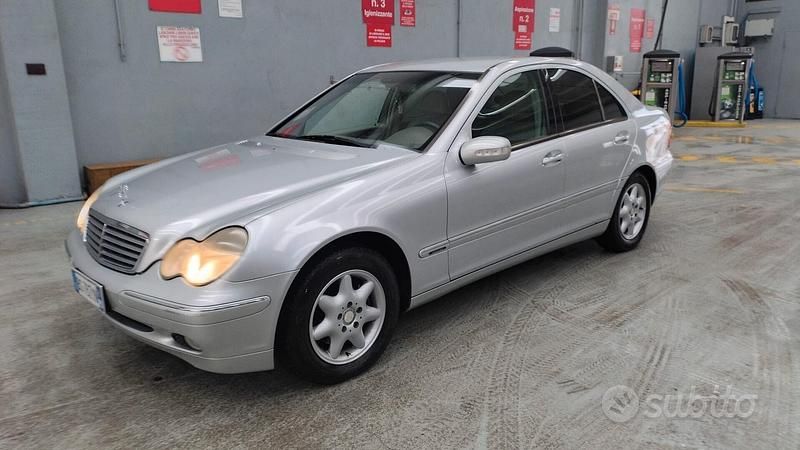 Usata Mercedes C200 Classic 163 CV (119 kW) 2001 Grigio Berlina