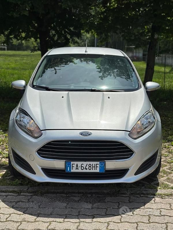 Usata Ford Fiesta 75 CV (55 kW) 2015 Grigio Utilitaria