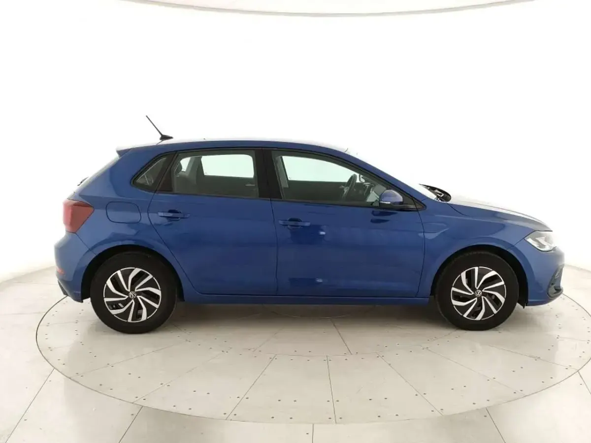 Usata VW Polo Life 95 CV (69 kW) 2023 Blu Utilitaria