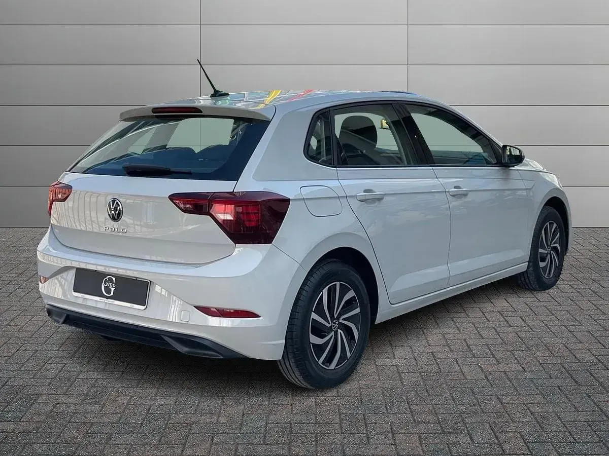 Usata VW Polo Life 95 CV (69 kW) 2023 Grigio Utilitaria