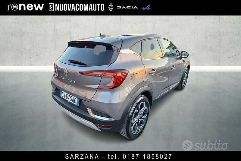 Usata Renault Captur Intens 101 CV (74 kW) 2023 Grigio SUV