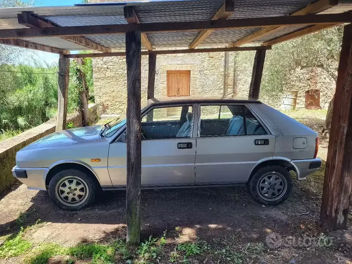 Usata Lancia Delta 78 CV (57 kW) 1988 Grigio Utilitaria