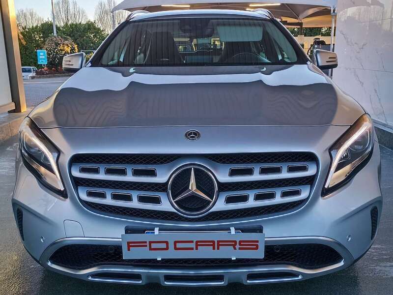 Usata Mercedes GLA180 124 CV (91 kW) 2019 Argento SUV
