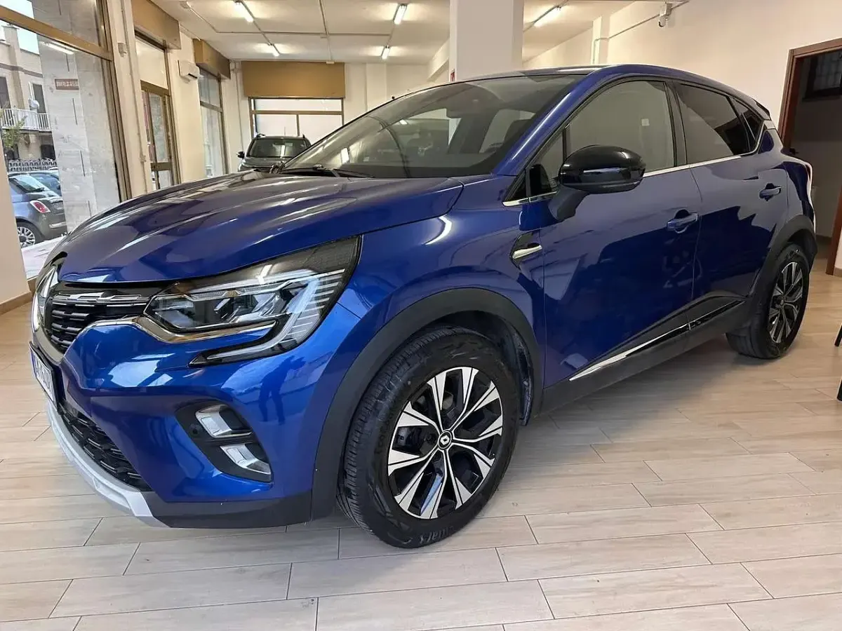 Usata Renault Captur Intens 101 CV (74 kW) 2023 Blu/azzurro SUV