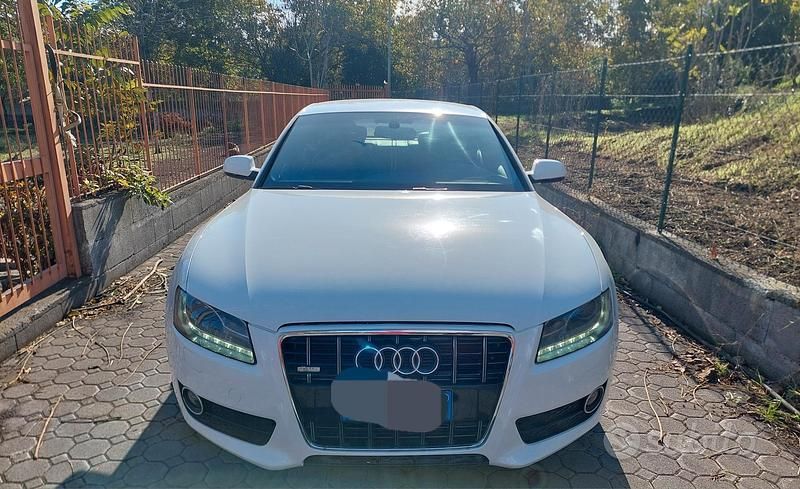 Bianco Usata 2011 Audi A5 S-Line Tre volumi | 10.200 € (Buon prezzo) - Immagine 1/4