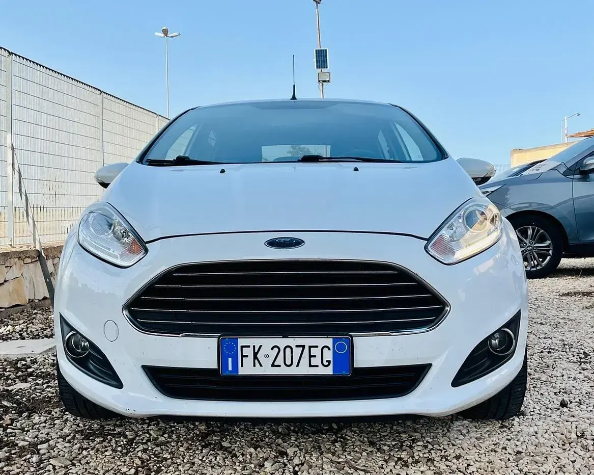 Usata Ford Fiesta Titanium 95 CV (69 kW) 2017 Bianco Utilitaria