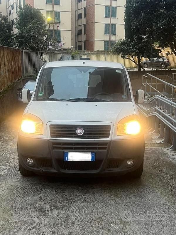 Usata Fiat Doblò 103 CV (75 kW) 2009 Monovolume