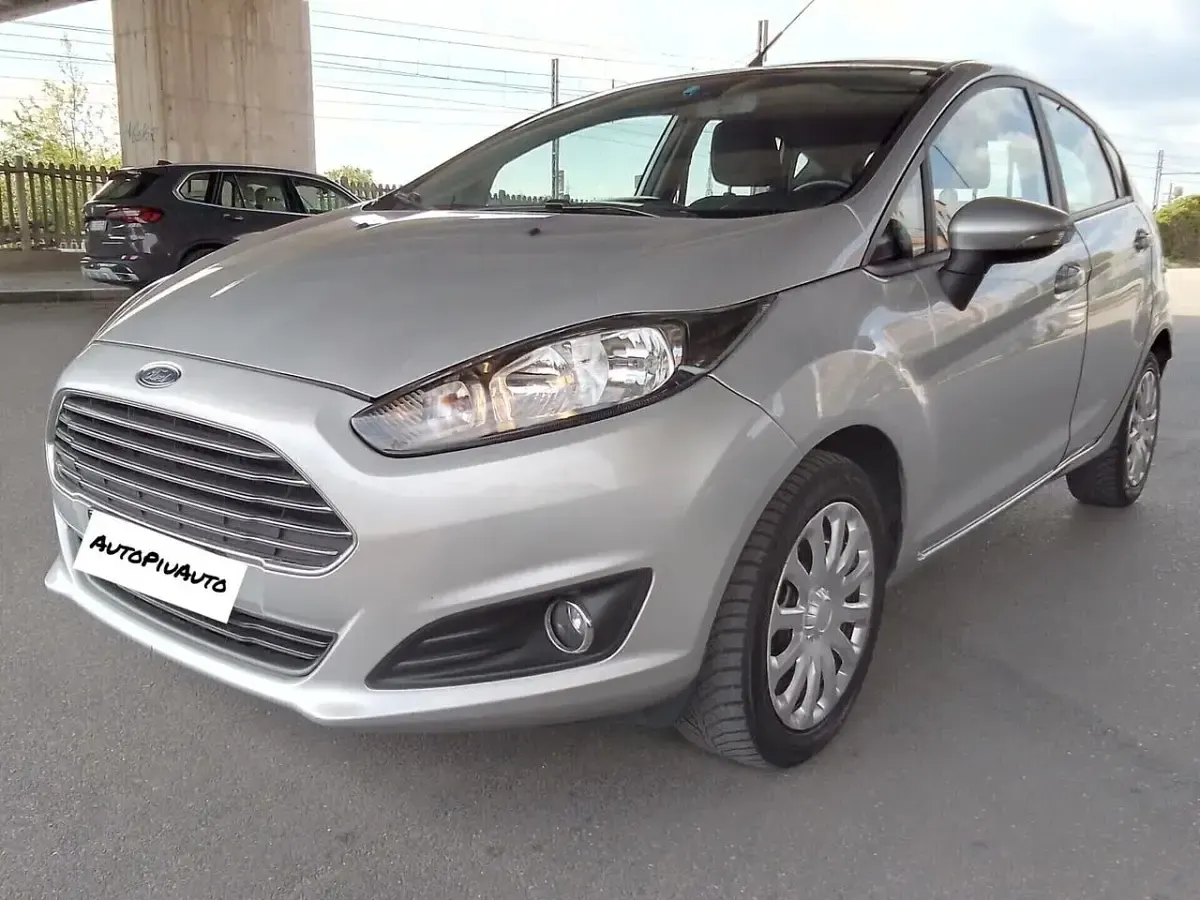 Usado Ford Fiesta Titanium 95 HP (69 kW) 2016 Prateado Citadino