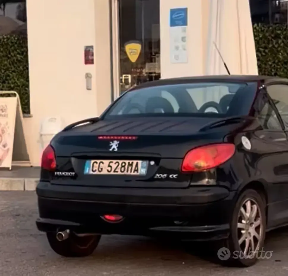 Usata Peugeot 206 CC 109 CV (80 kW) 2003 Nero Cabrio