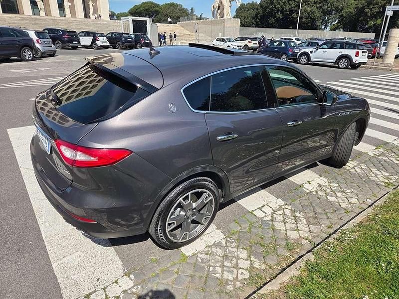 Usata Maserati Levante 250 CV (183 kW) 2018 Grigio SUV