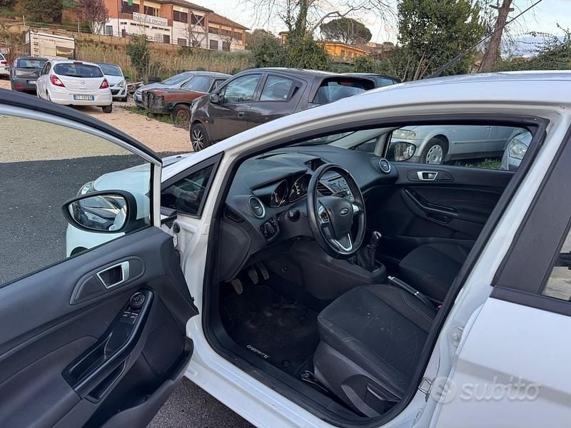 Usata Ford Fiesta 75 CV (55 kW) 2016 Bianco Berlina