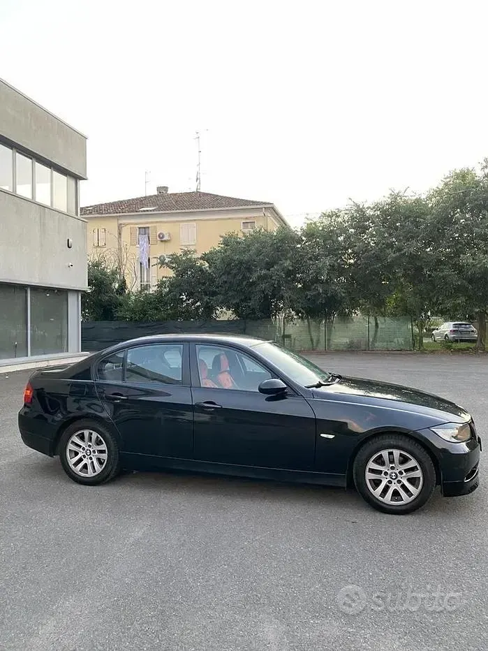 Usata BMW 318 129 CV (94 kW) 2006 Nero Berlina