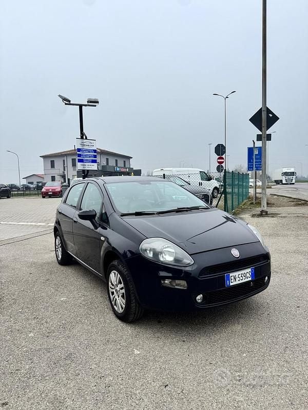 Usata Fiat Punto Easy 69 CV (50 kW) 2012 Blu Berlina