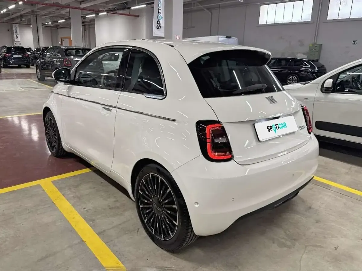 Usata Fiat 500e La Prima 86 kW (118 CV) 2024 Bianco Berlina
