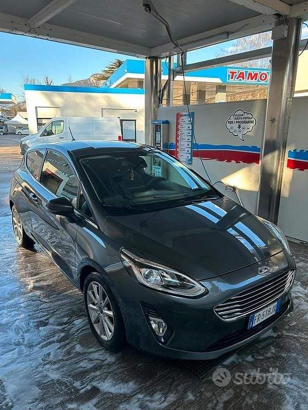 Usata Ford Fiesta 85 CV (62 kW) 2018 Grigio Utilitaria
