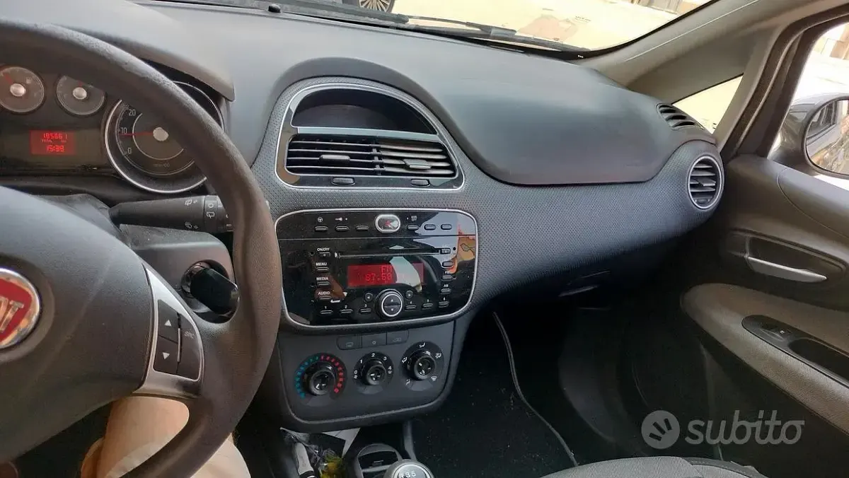 Usata Fiat Punto 65 CV (47 kW) 2010 Grigio Utilitaria